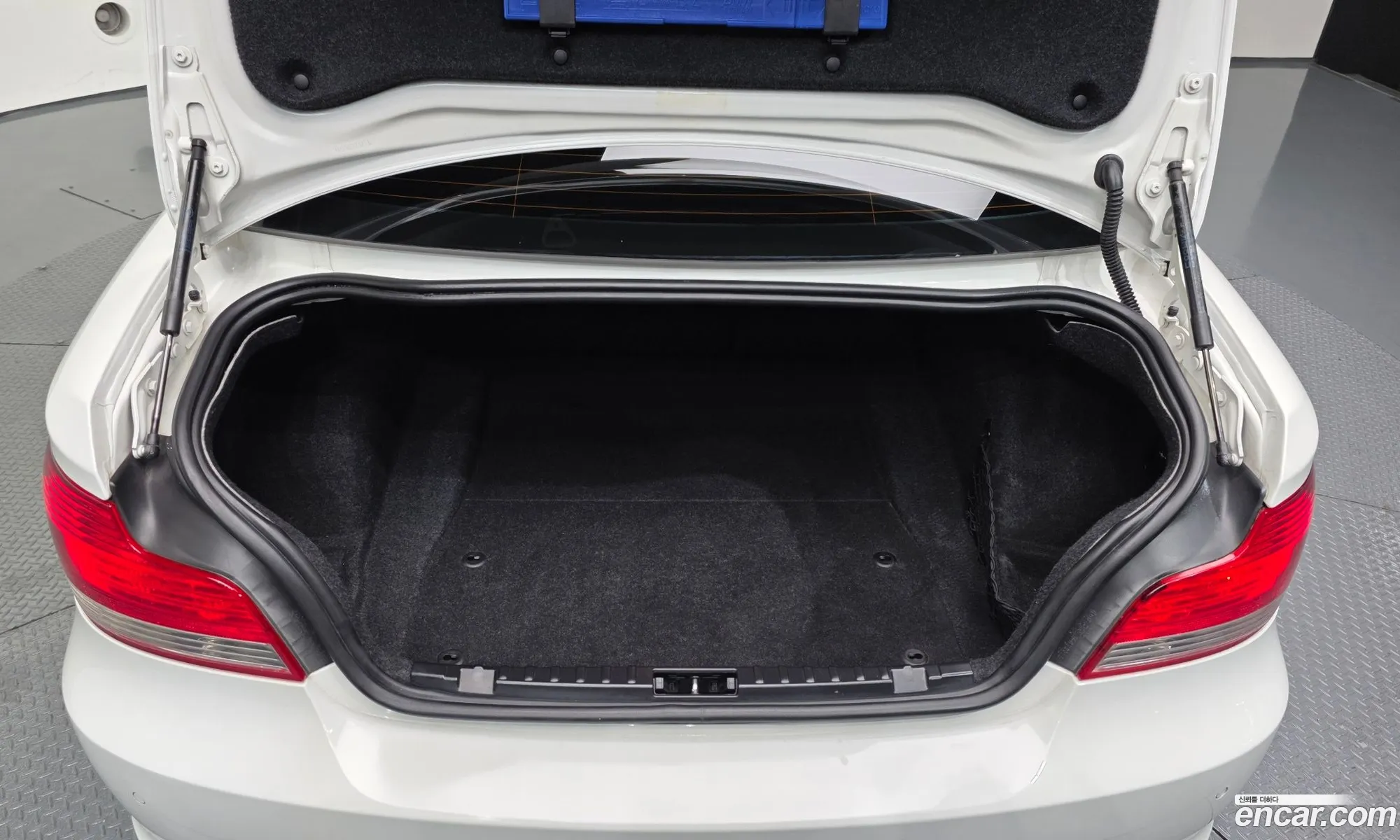 BMW 1 Series 2010 WBAUR3108AVL40702 — 12