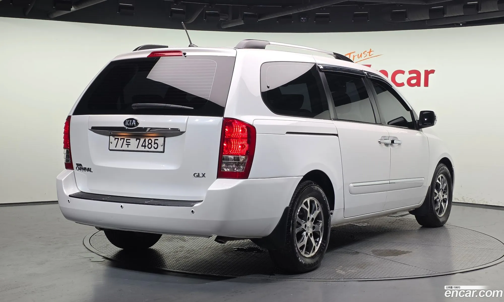 Kia Carnival R 2013 — 16