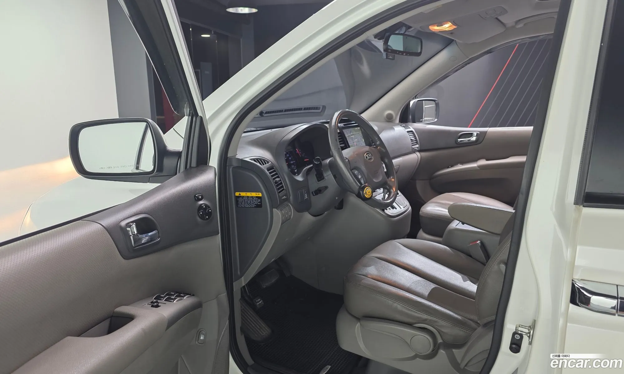 Kia Carnival R 2013 — 12