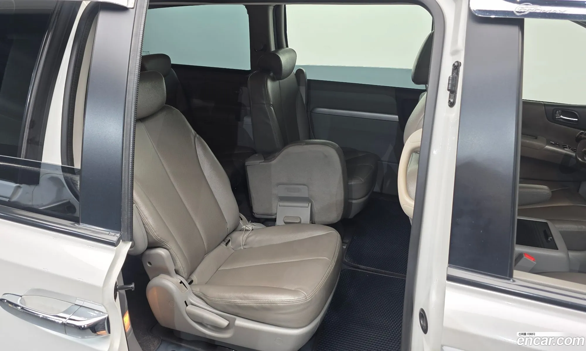 Kia Carnival R 2013 — 2