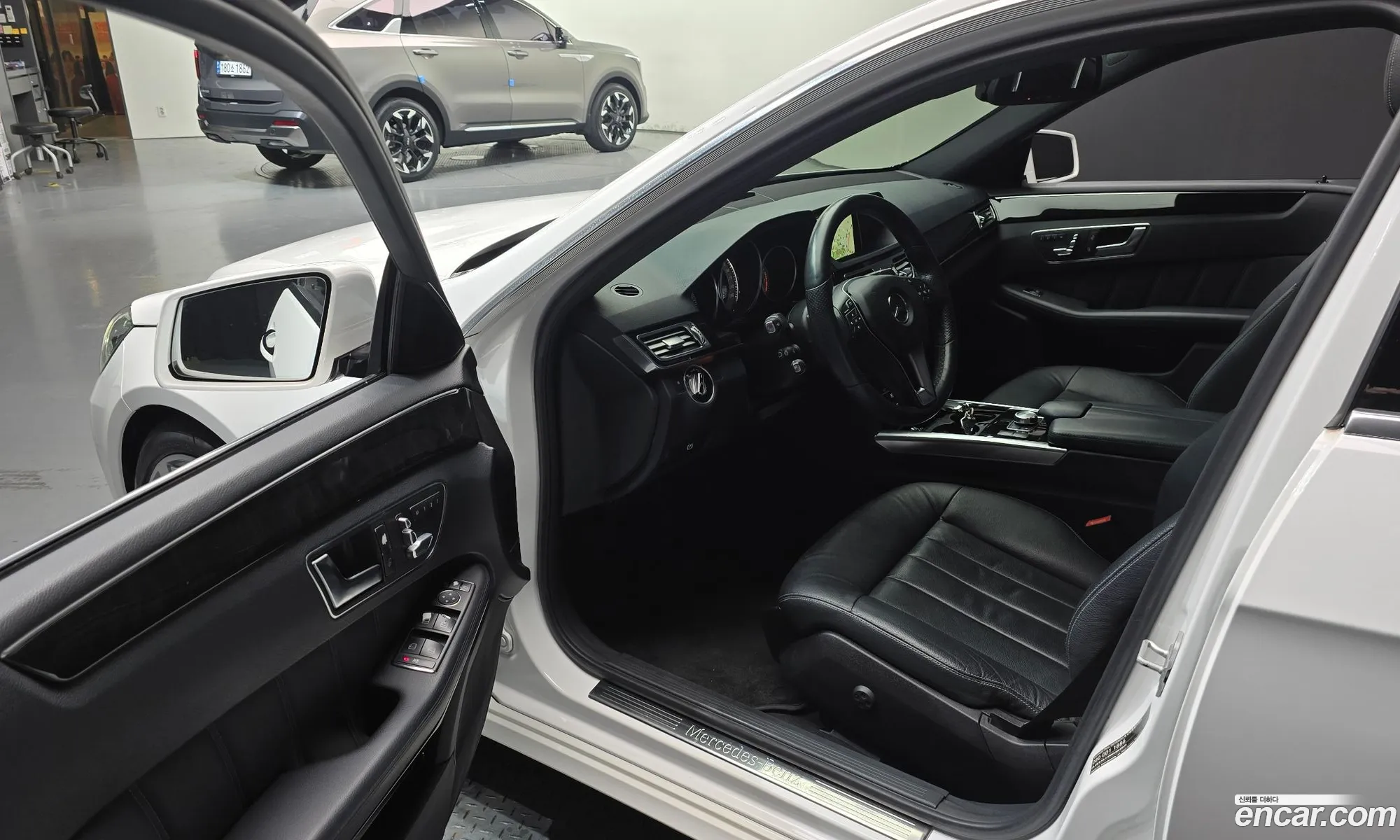 Mercedes-Benz E-Class W212 2013 WDDHF5FB9EA831074 — 11