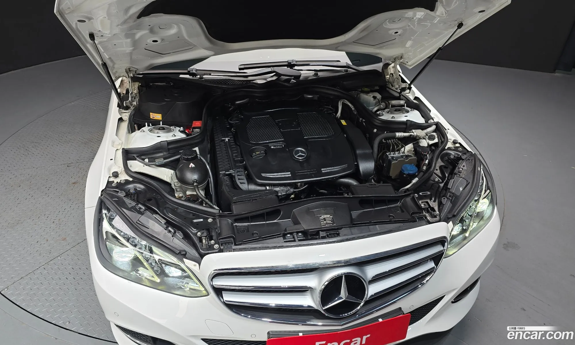 Mercedes-Benz E-Class W212 2013 WDDHF5FB9EA831074 — 14