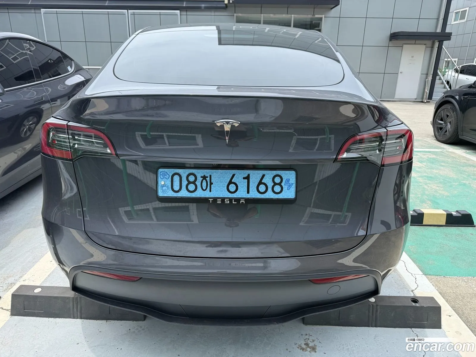 Tesla Model Y 2023 — 12