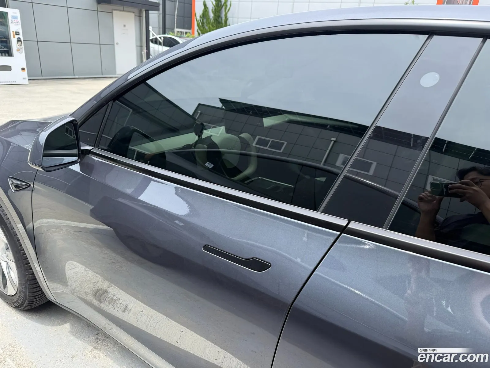 Tesla Model Y 2023 — 3