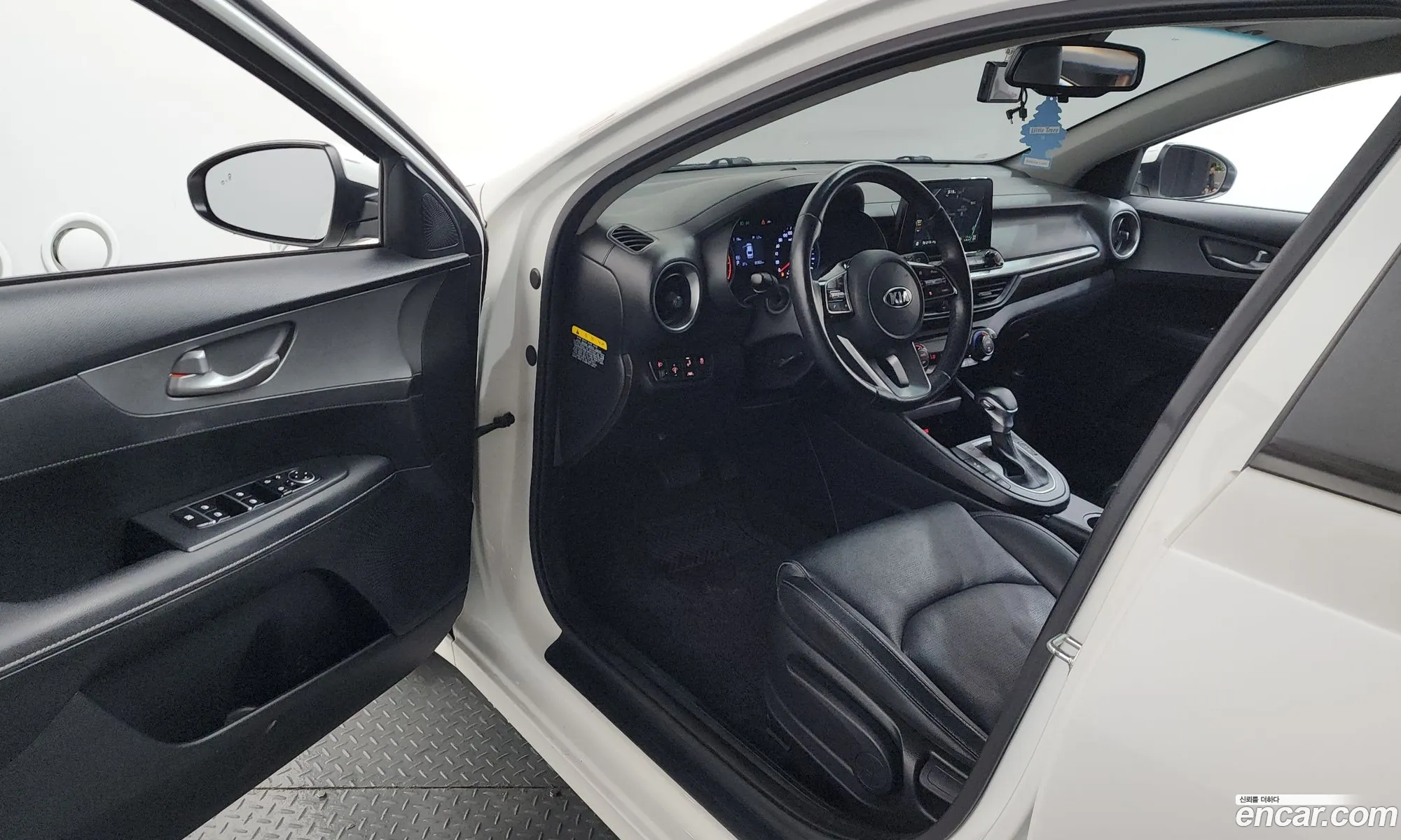 Kia K3 2019 — 17