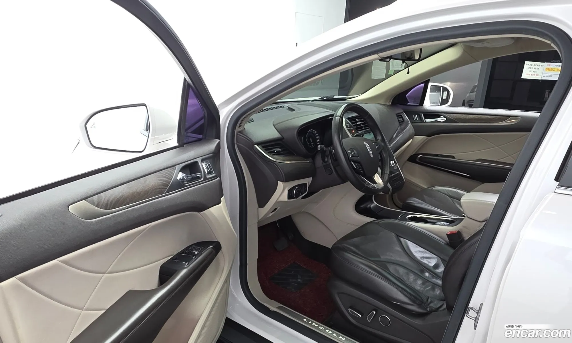 Lincoln MKC 2018 5LMCJ3D99JUL28427 — 15