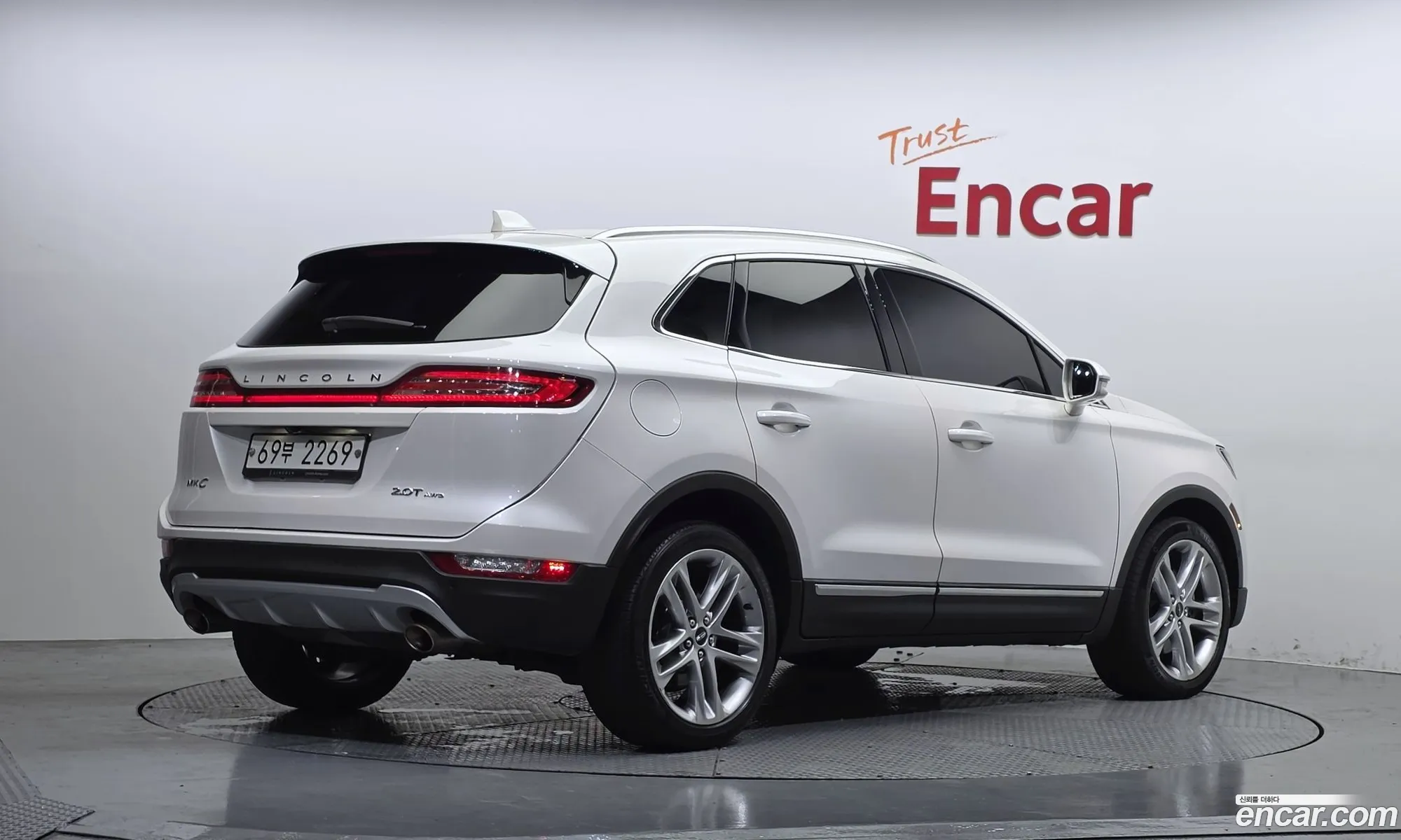 Lincoln MKC 2018 5LMCJ3D99JUL28427 — 11