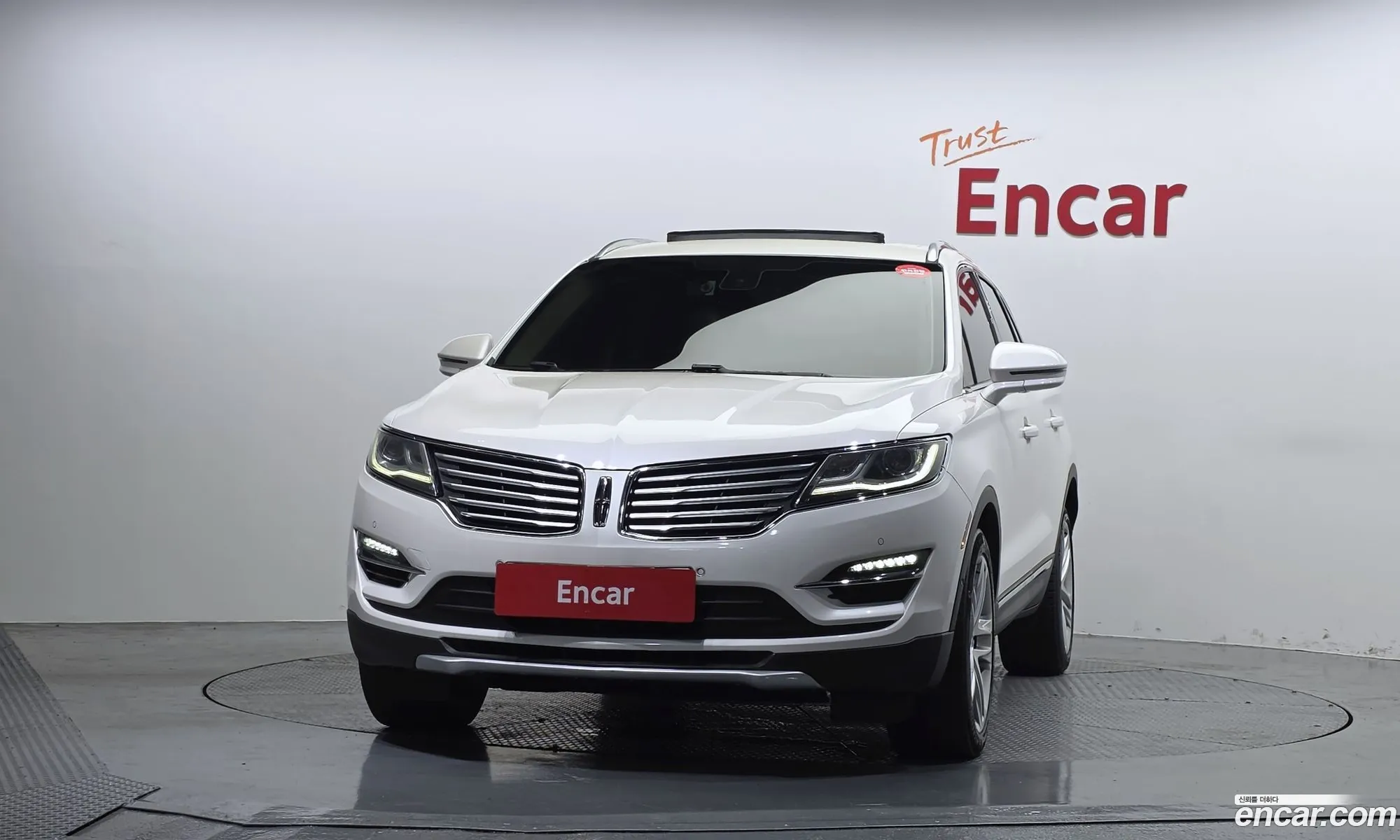 Lincoln MKC 2018 5LMCJ3D99JUL28427 — 7