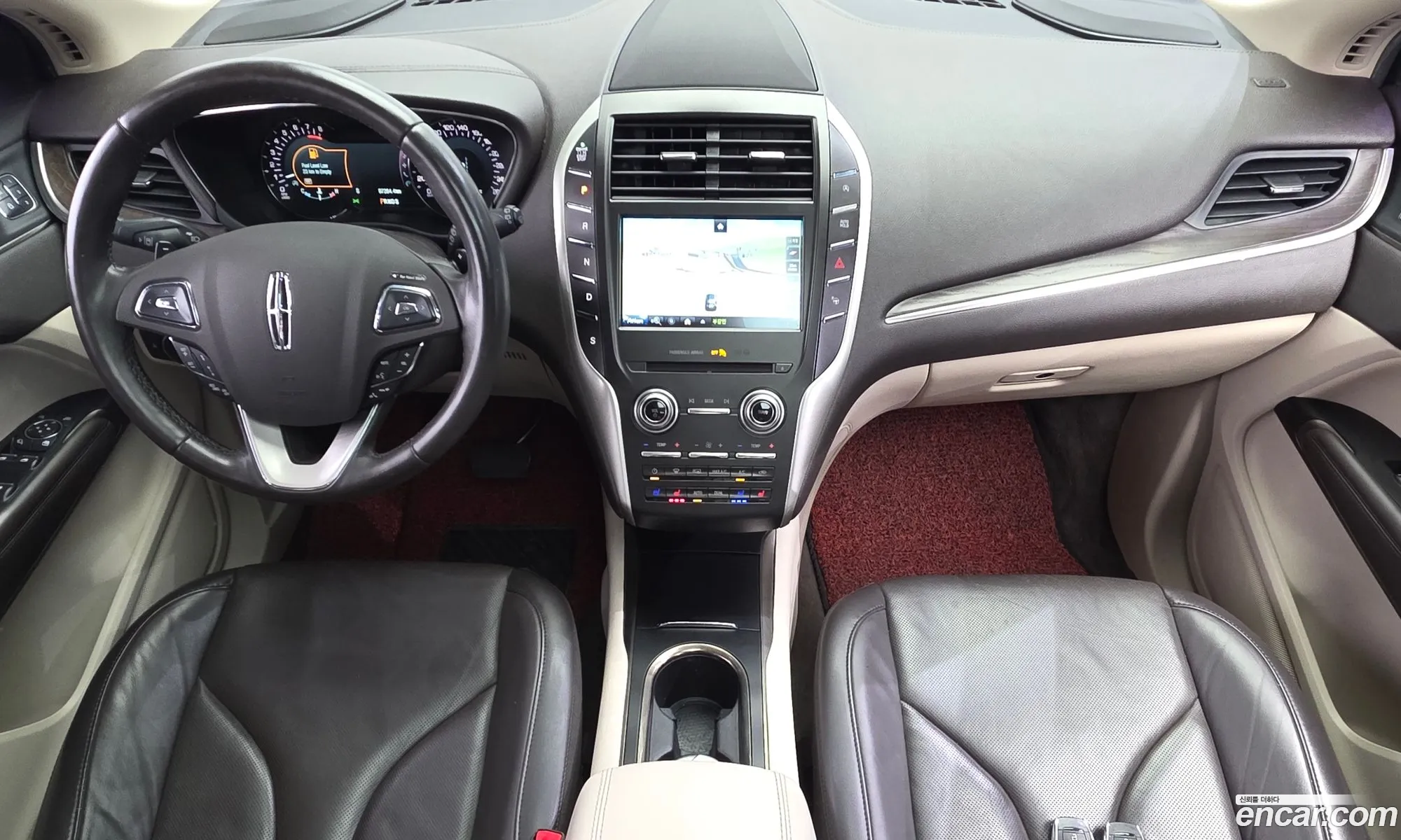 Lincoln MKC 2018 5LMCJ3D99JUL28427 — 14