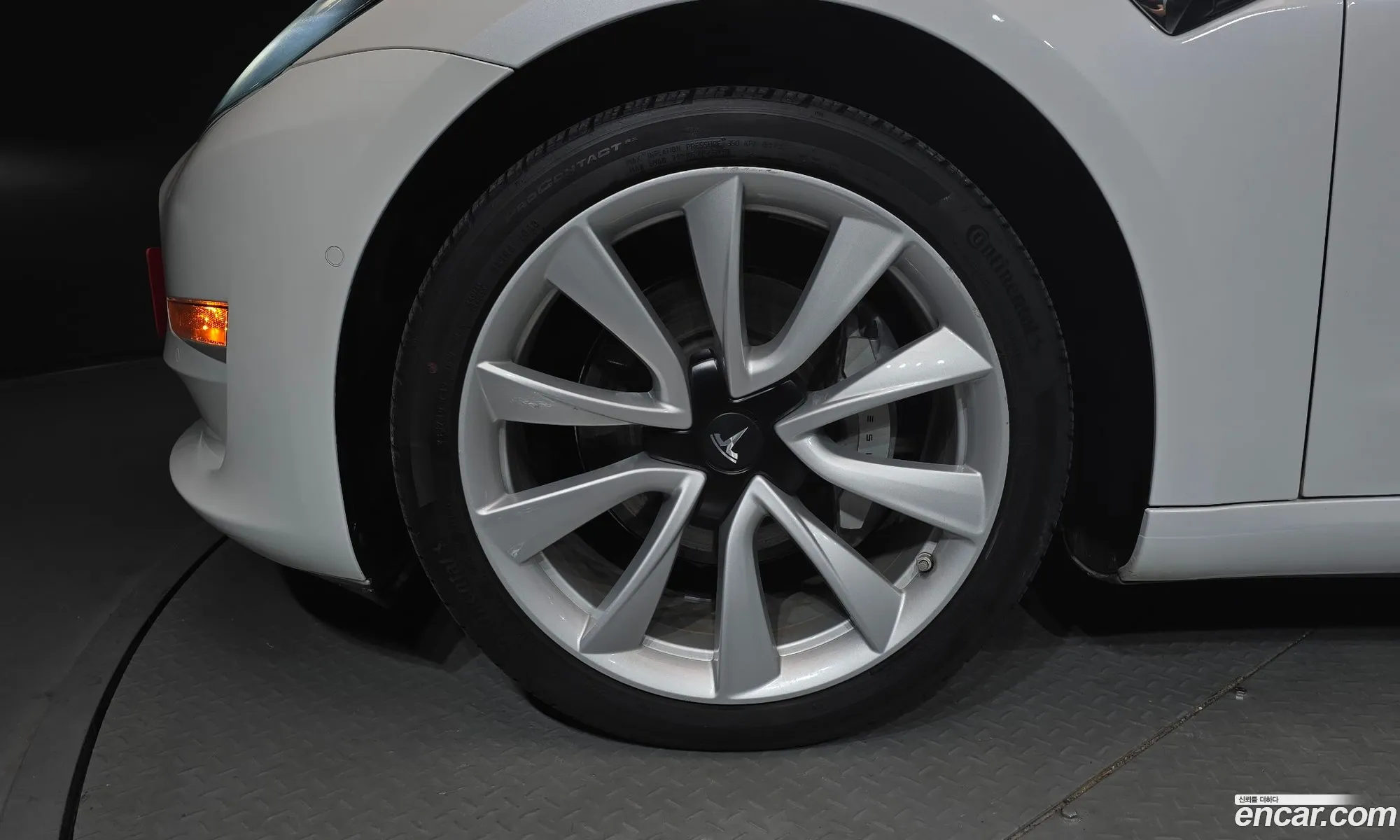 Tesla Model 3 2020 — 23