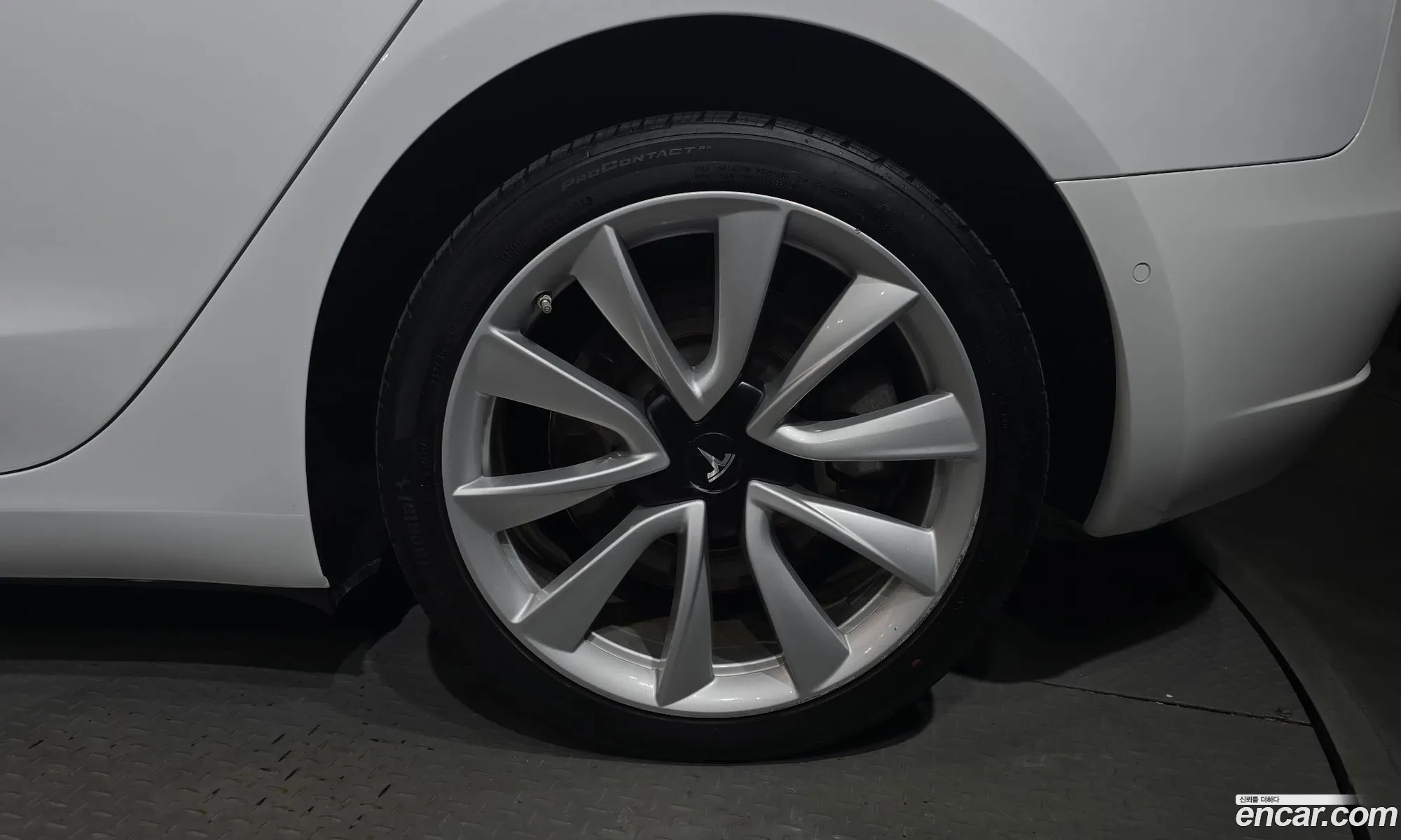 Tesla Model 3 2020 — 10