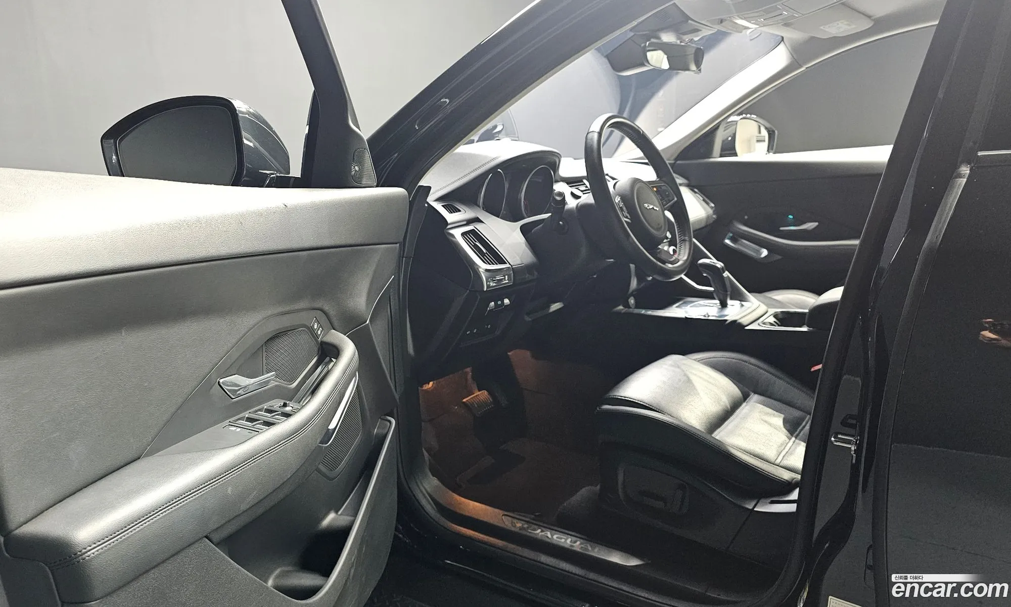 Jaguar E-Pace 2020 SADFA2BN4L1Z90312 — 12