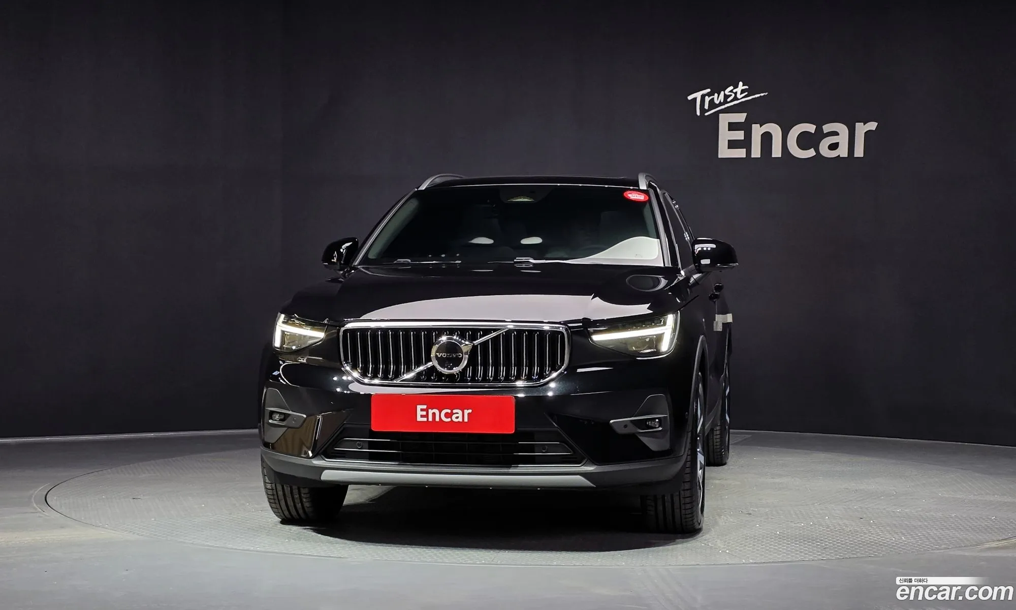 Volvo XC40 2025 — 2