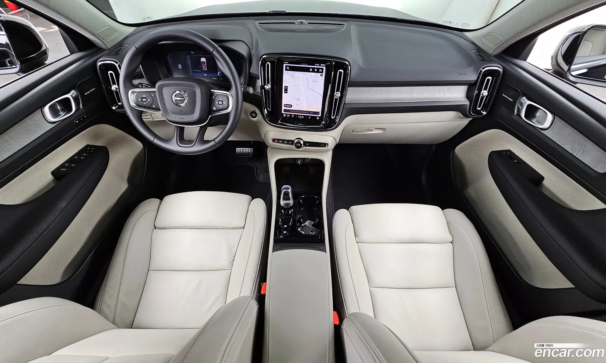 Volvo XC40 2025 — 23