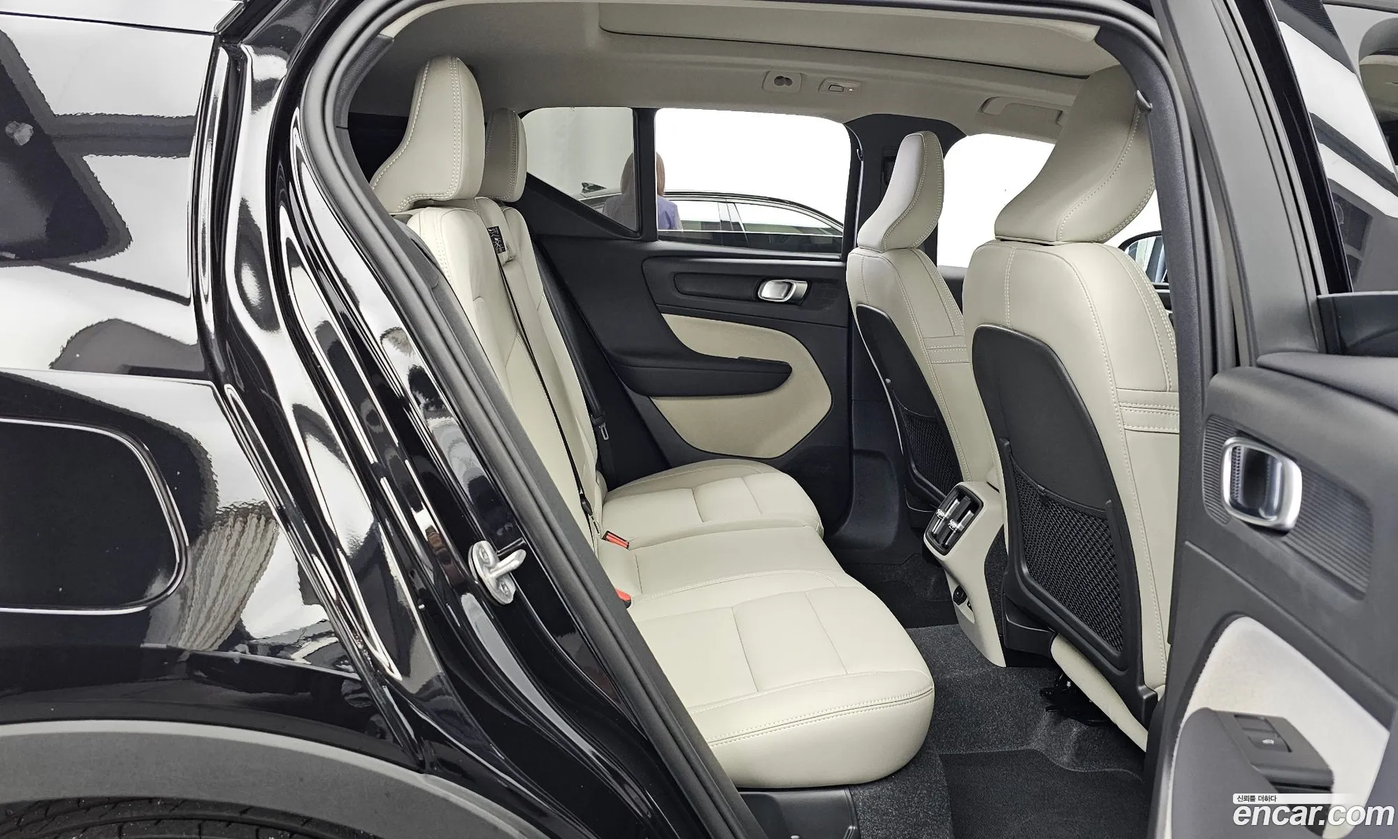 Volvo XC40 2025 — 28