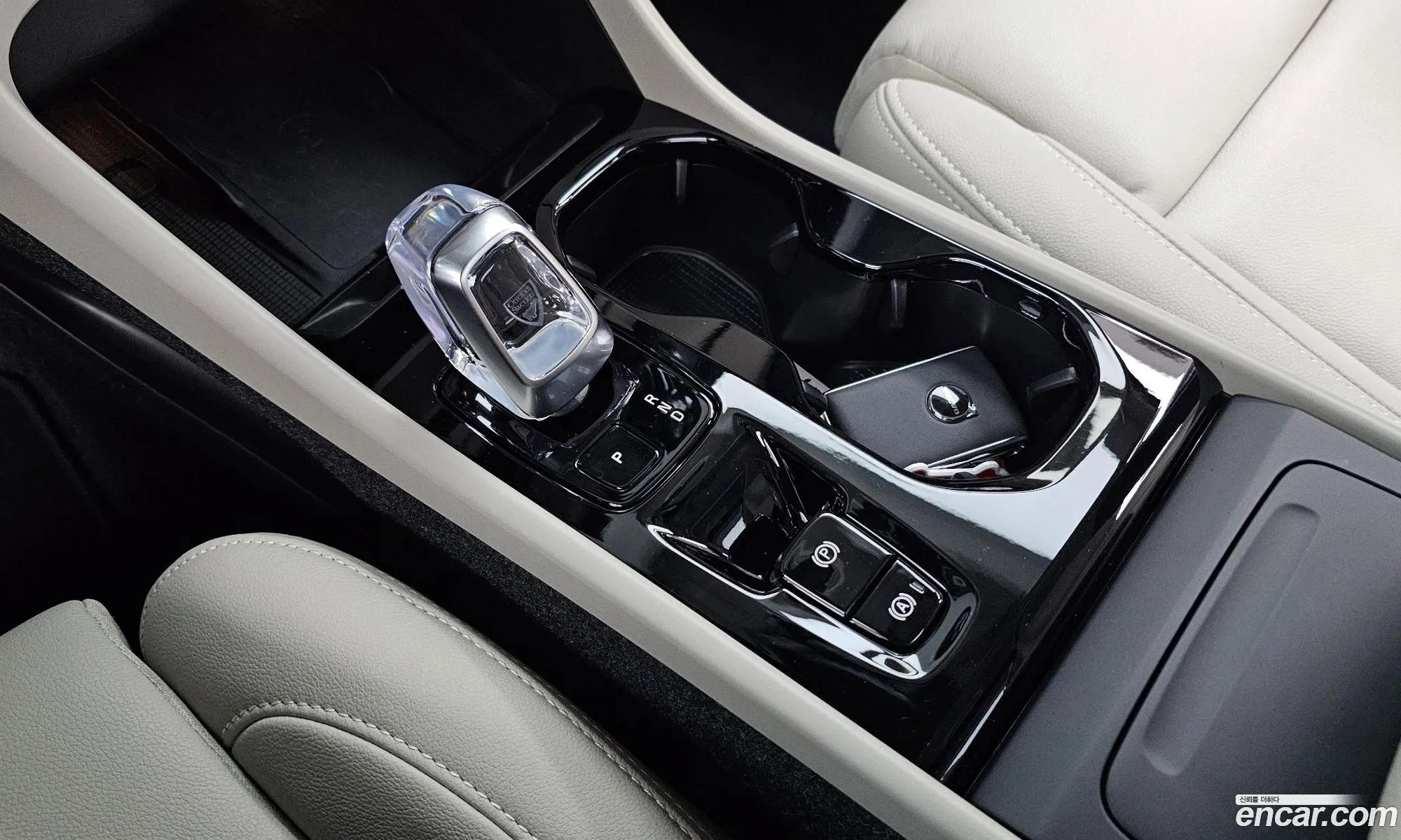 Volvo XC40 2025 — 27