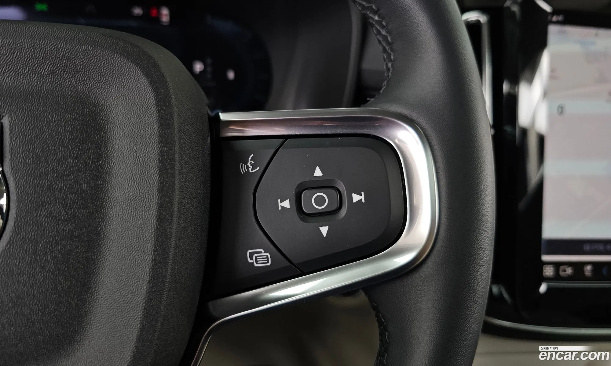 Volvo XC40 2025 — 30