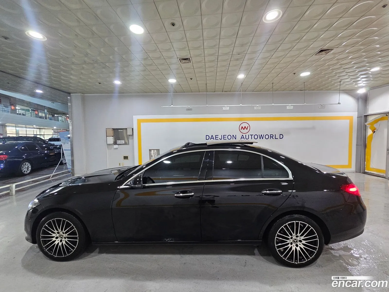 Mercedes-Benz C-Class W206 2024 — 17