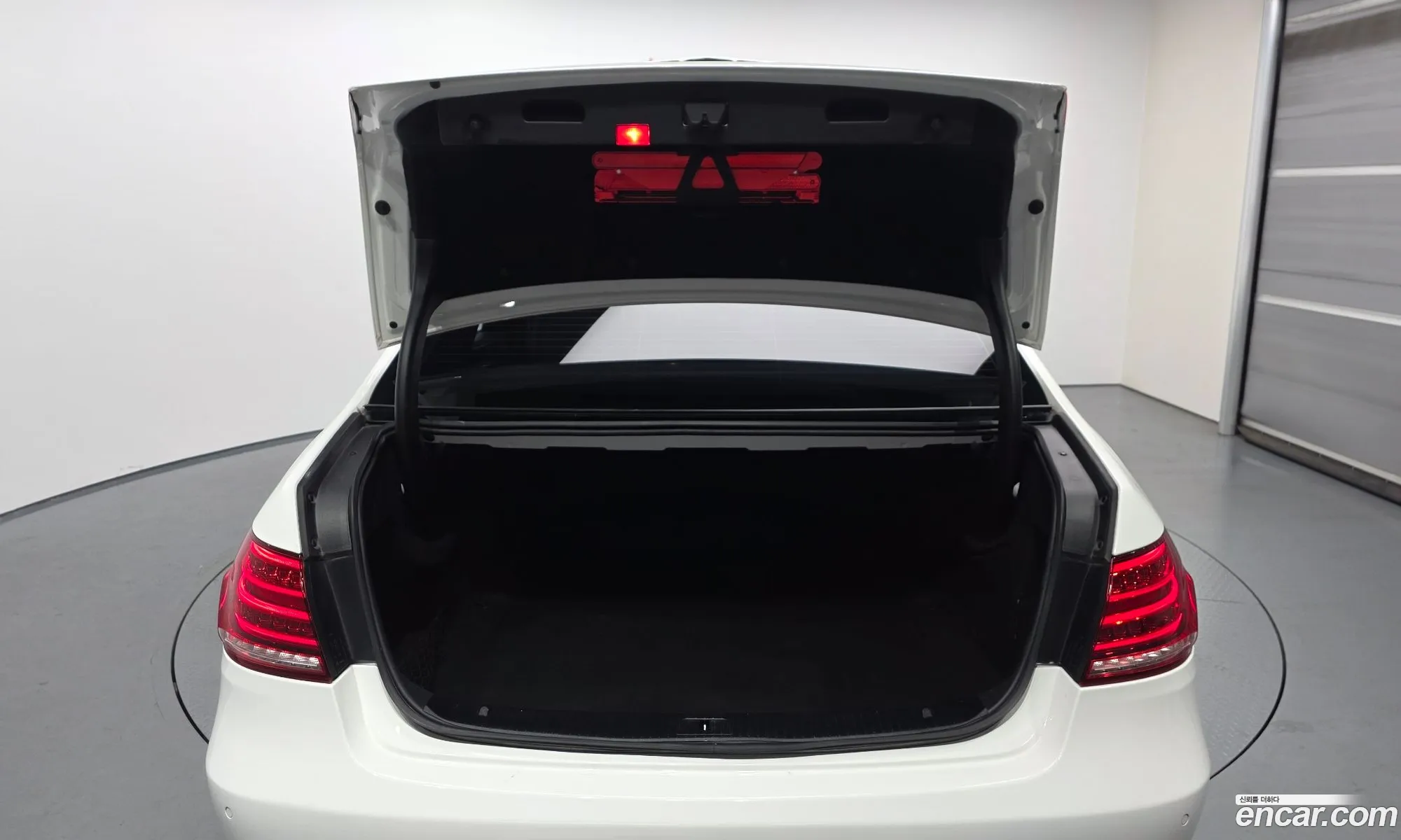 Mercedes-Benz E-Class W212 2013 WDDHF0CB3EA917889 — 16