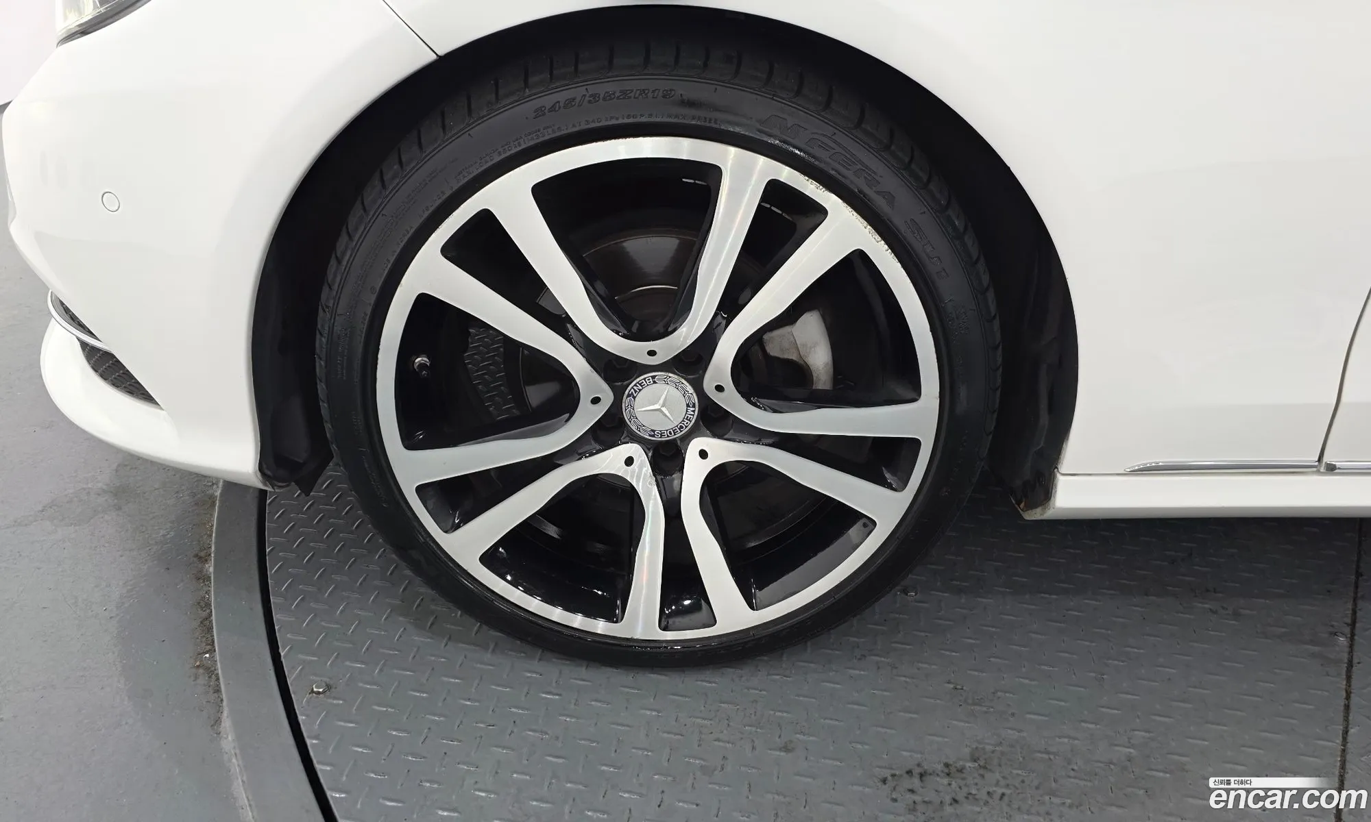 Mercedes-Benz E-Class W212 2013 WDDHF0CB3EA917889 — 10