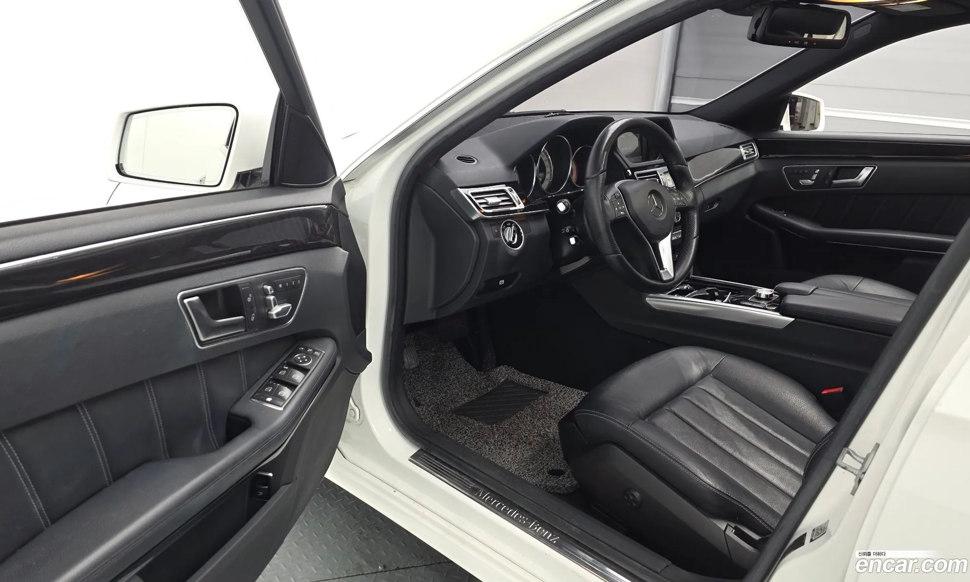 Mercedes-Benz E-Class W212 2013 WDDHF0CB3EA917889 — 17