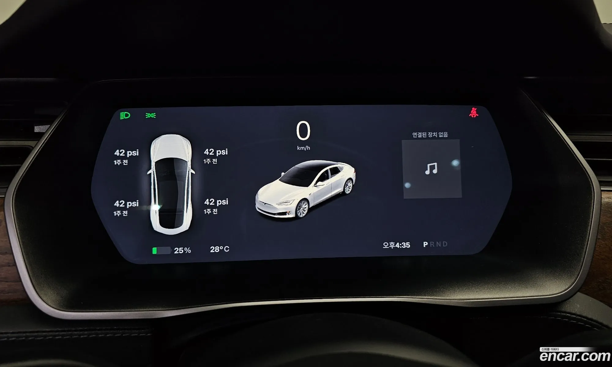 Tesla Model S 2020 5YJSA1E24LF403152 — 24