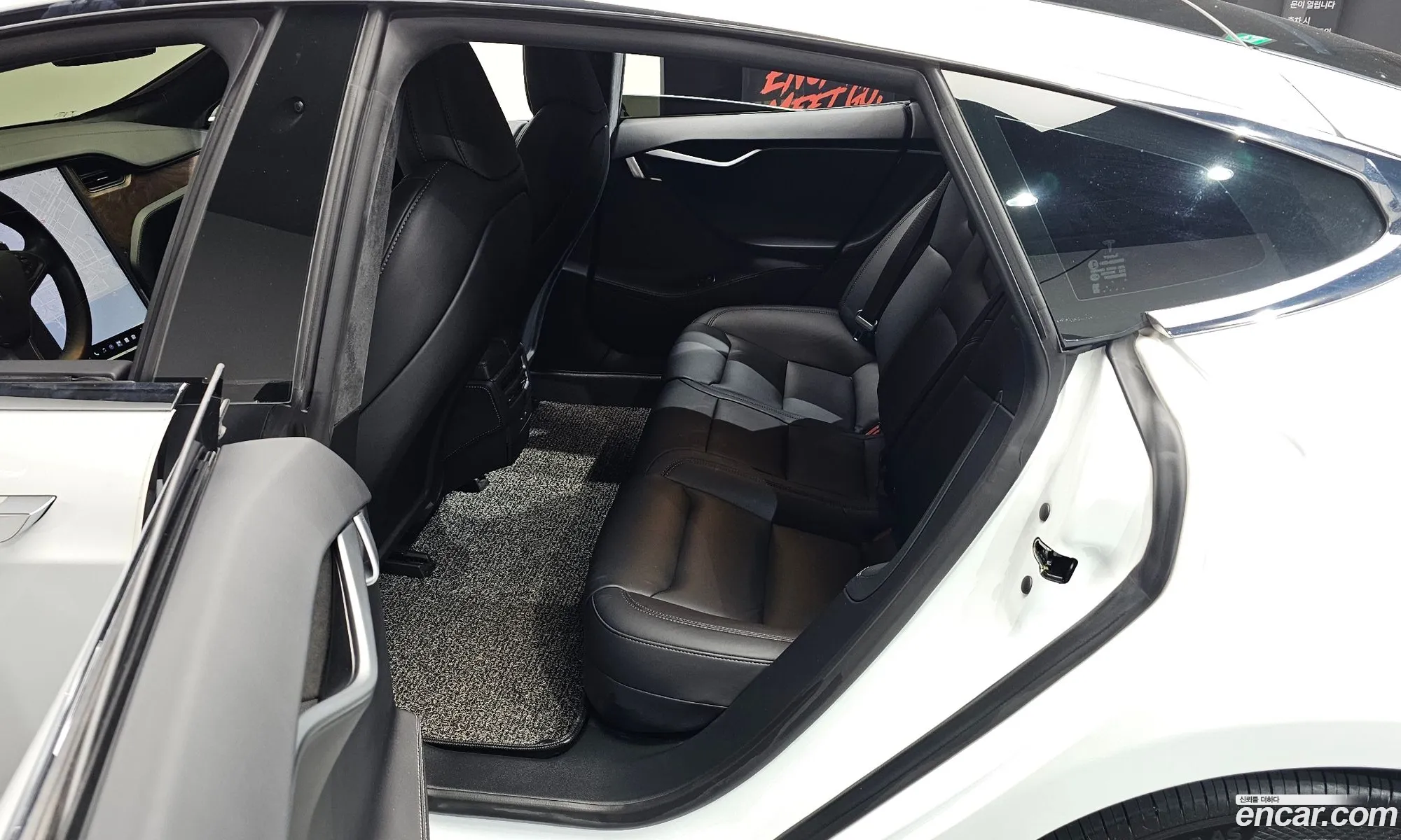 Tesla Model S 2020 5YJSA1E24LF403152 — 3