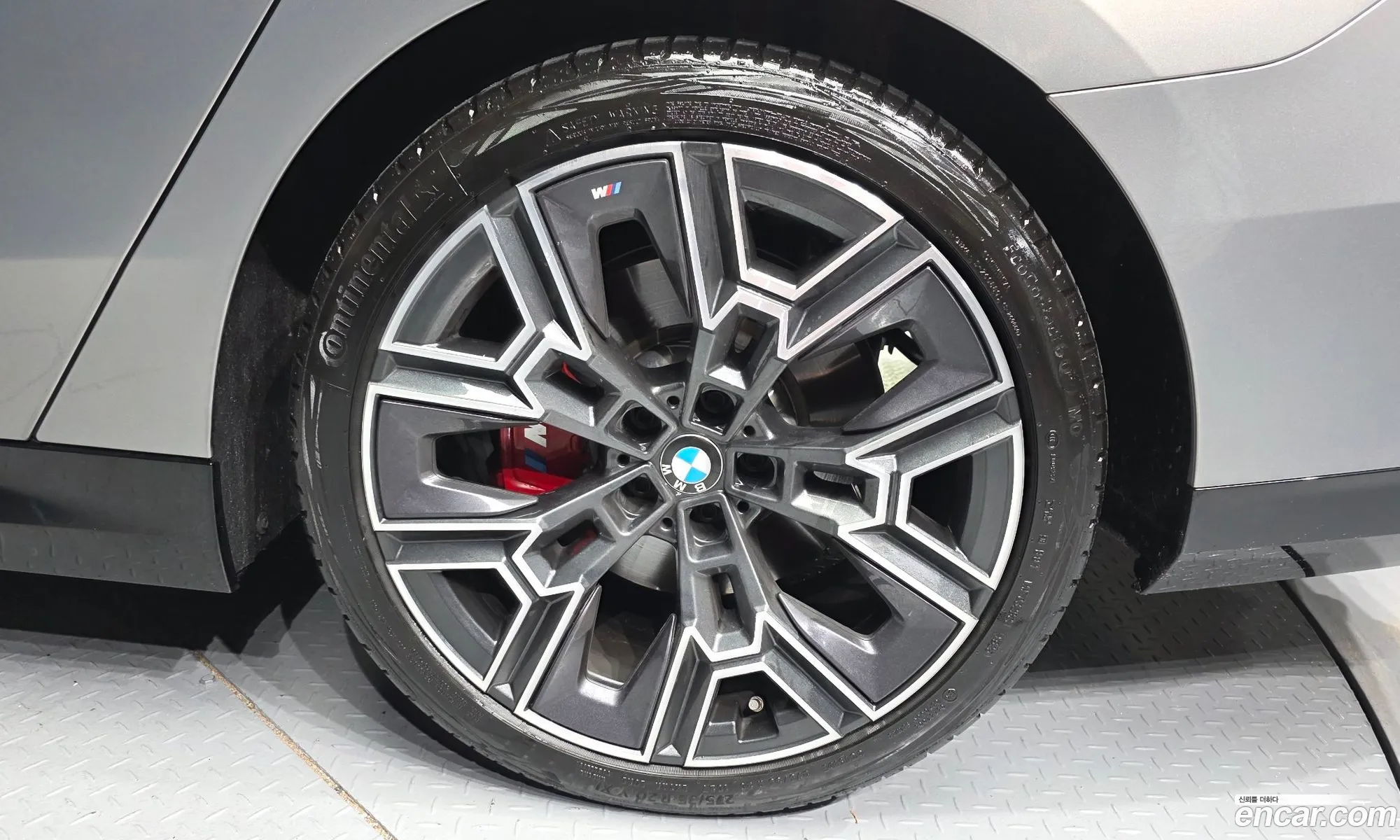 BMW 5 Series 2025 — 17