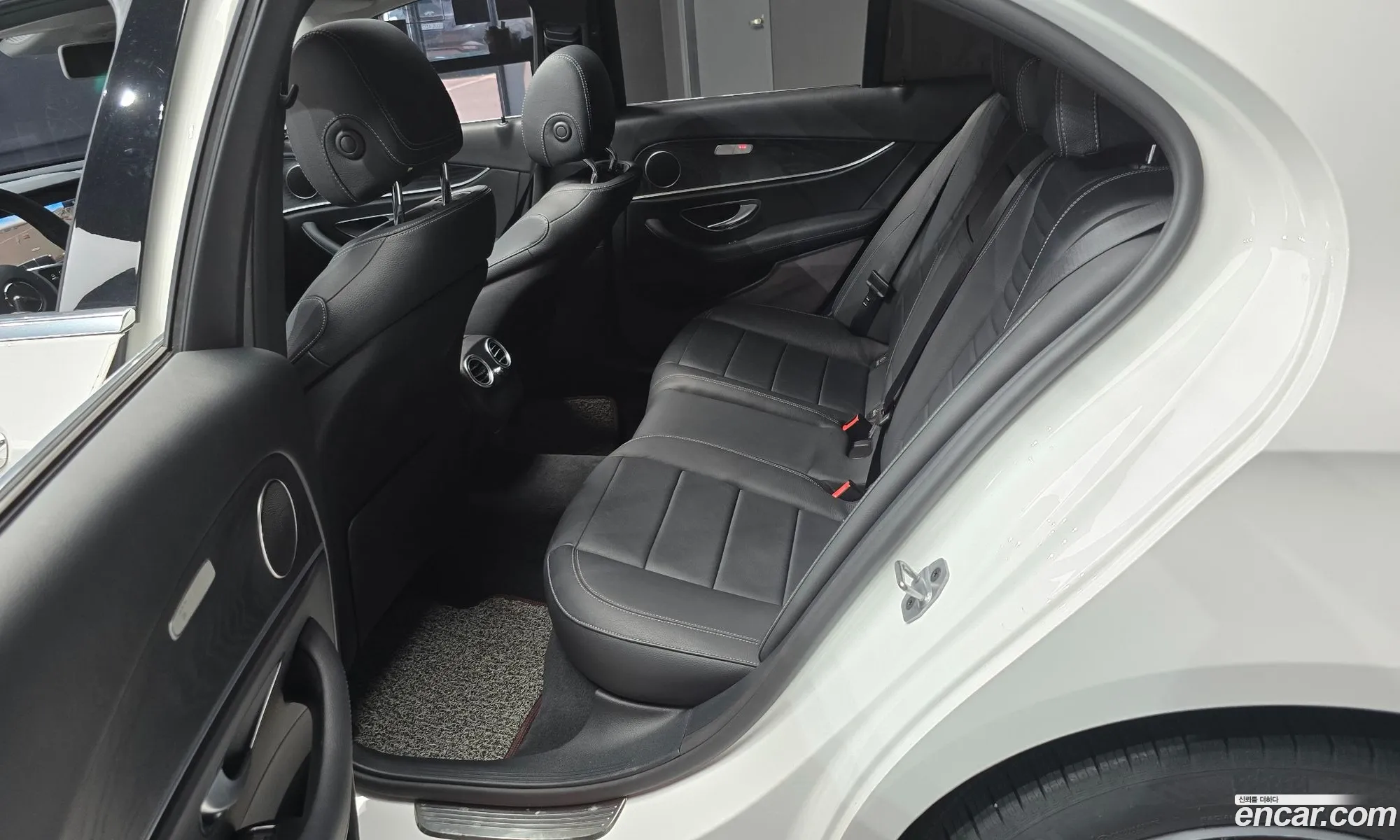 Mercedes-Benz E-Class W213 2019 WDDZF0EB2KA672130 — 4