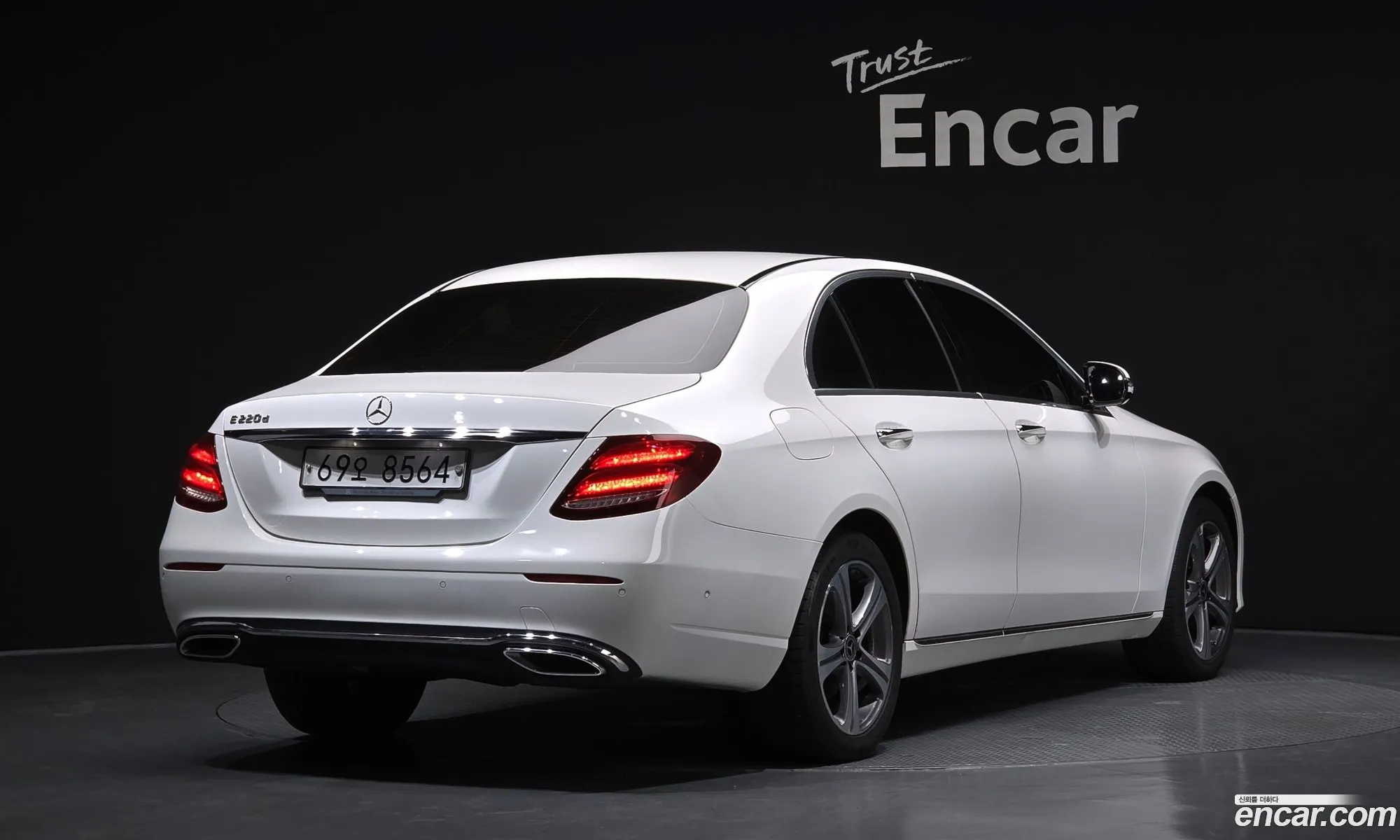 Mercedes-Benz E-Class W213 2019 WDDZF0EB2KA672130 — 17