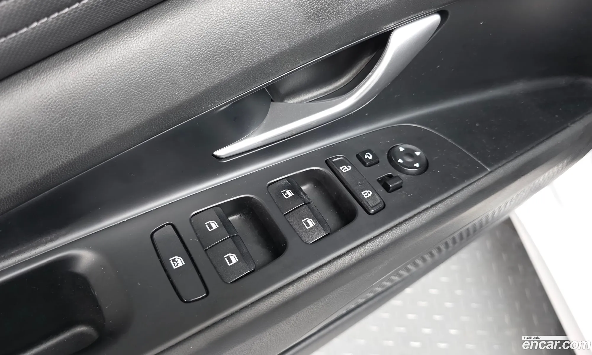 Hyundai Elantra Hybrid 2023 — 9