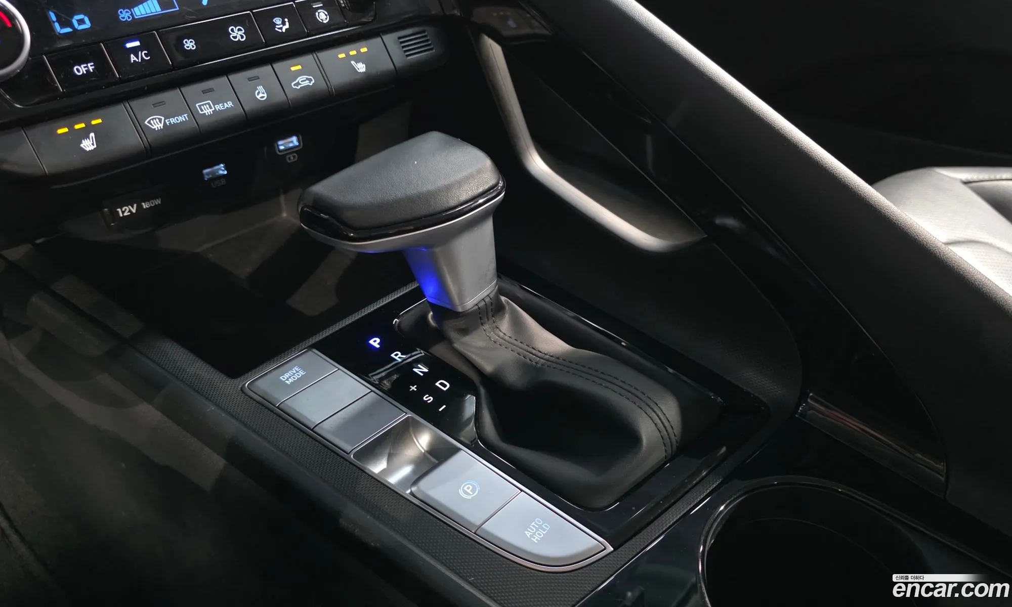 Hyundai Elantra Hybrid 2023 — 17