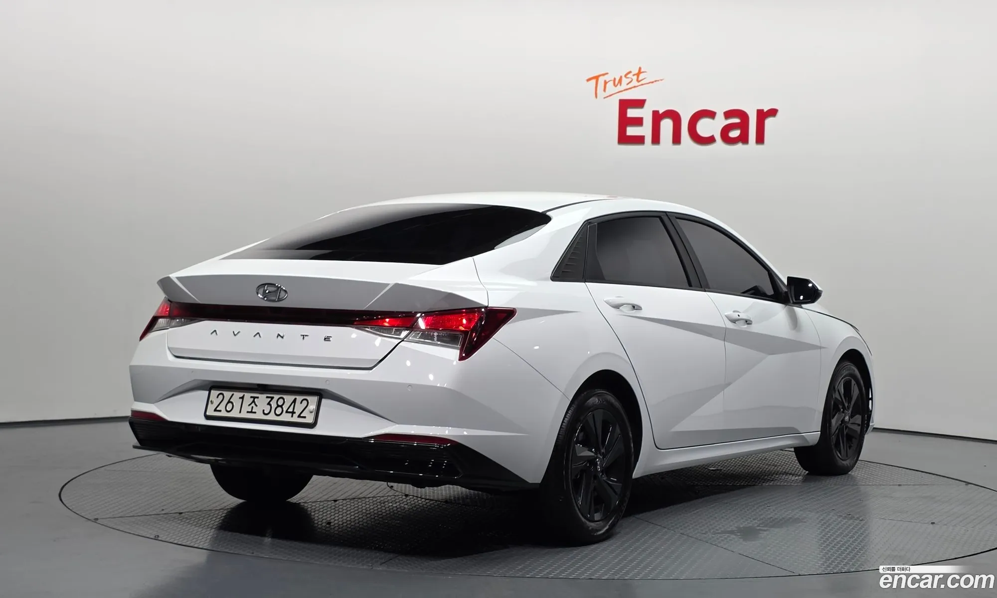 Hyundai Elantra Hybrid 2023 — 23