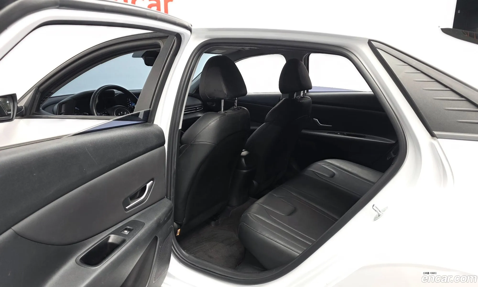 Hyundai Elantra Hybrid 2023 — 5