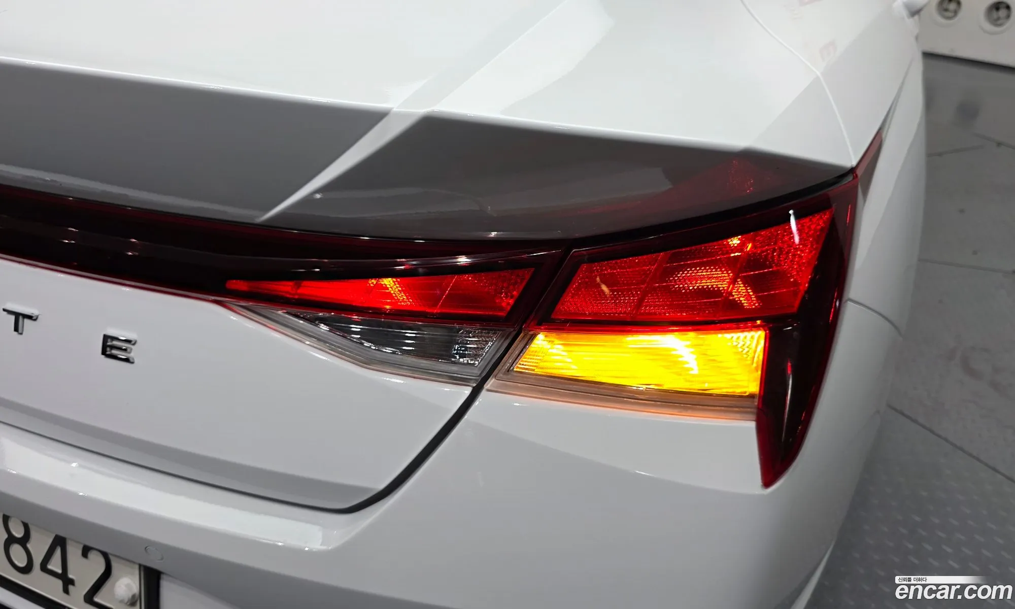 Hyundai Elantra Hybrid 2023 — 3