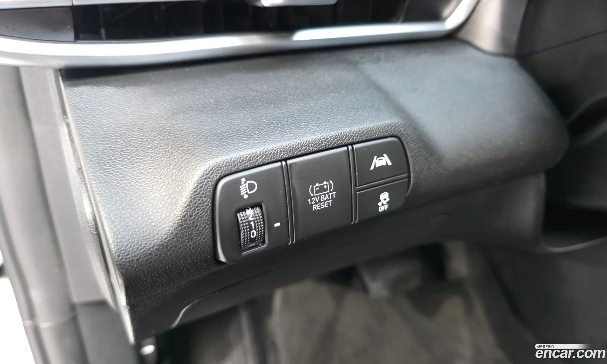 Hyundai Elantra Hybrid 2023 — 28