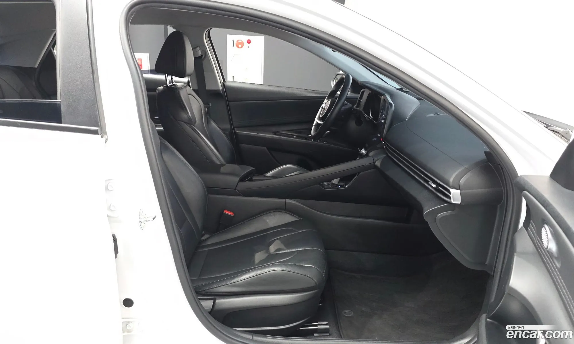 Hyundai Elantra Hybrid 2023 — 14