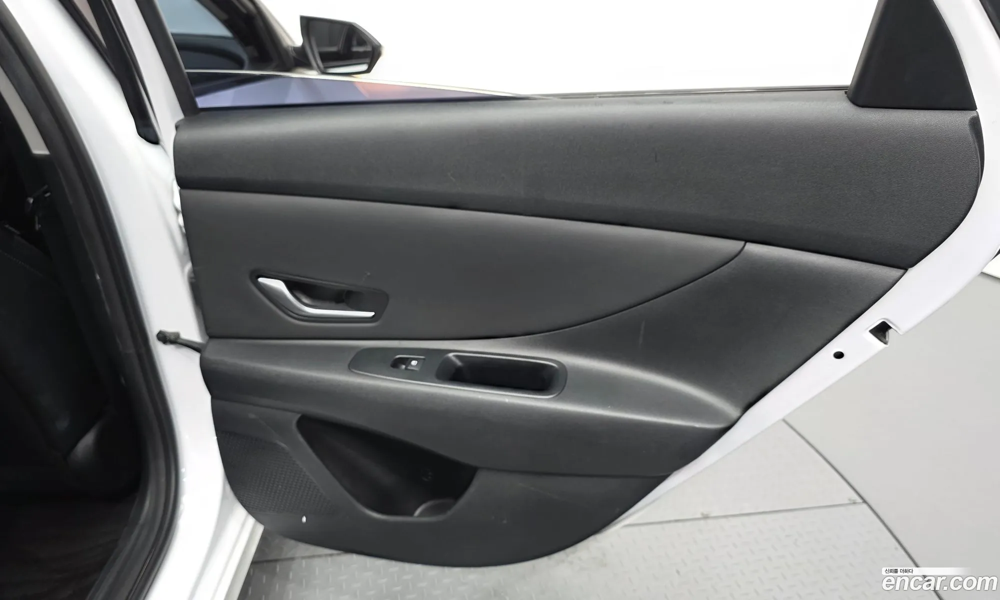 Hyundai Elantra Hybrid 2023 — 16