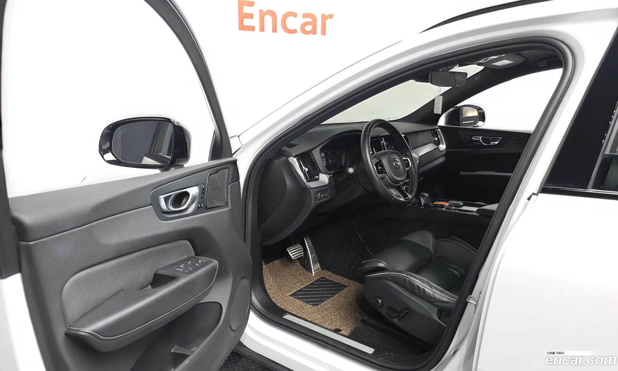 Volvo XC60 2021 — 18