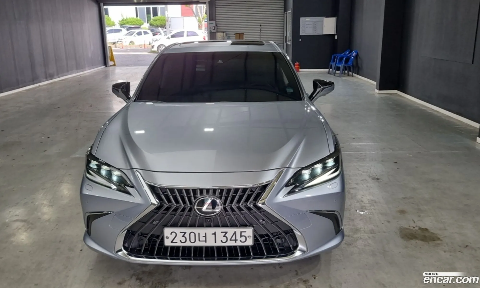 Lexus ES300h 7th Gen 2023 — 8