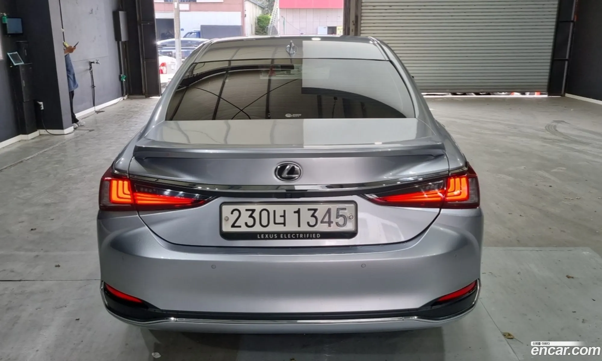 Lexus ES300h 7th Gen 2023 — 6