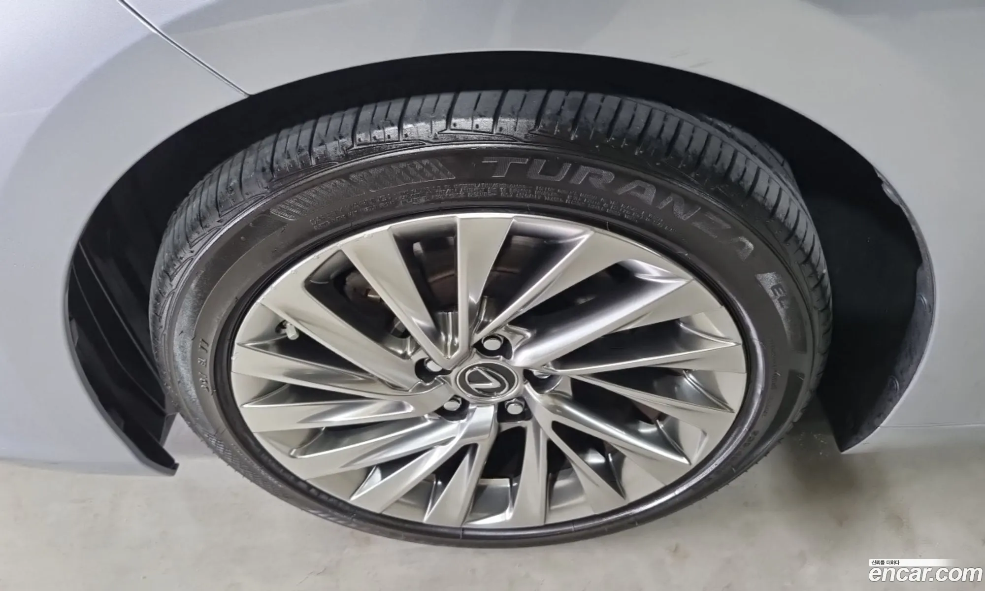 Lexus ES300h 7th Gen 2023 — 15