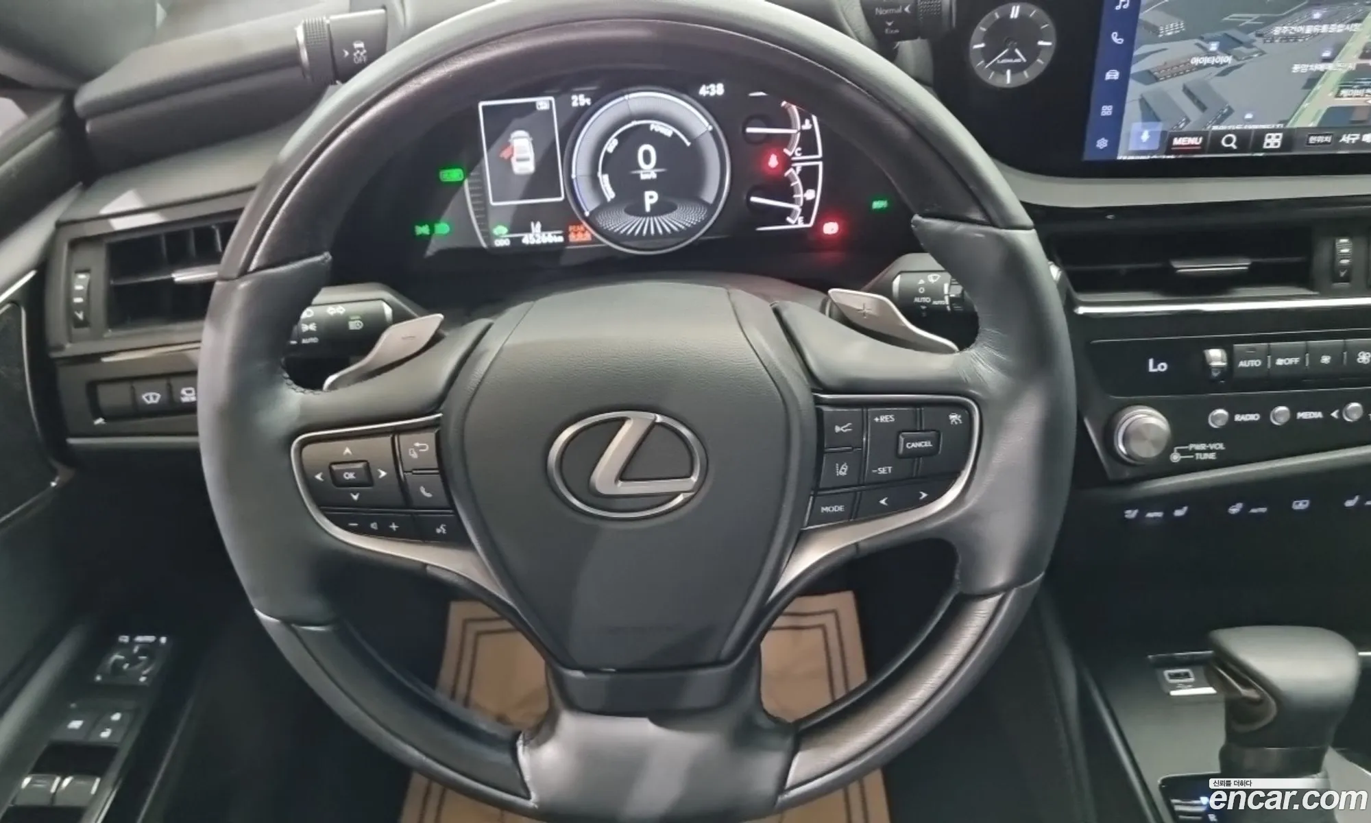 Lexus ES300h 7th Gen 2023 — 4