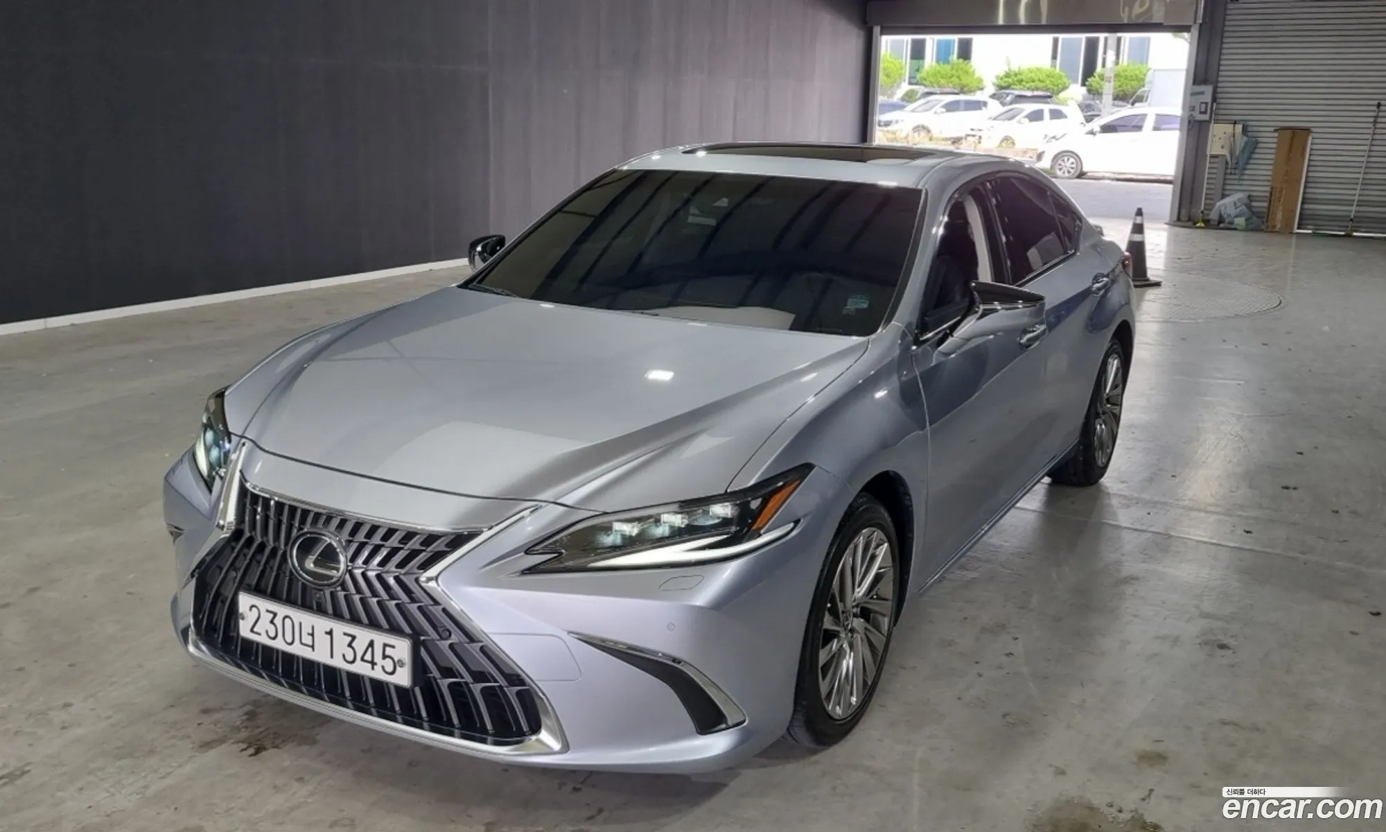 Lexus ES300h 7th Gen 2023 — 16