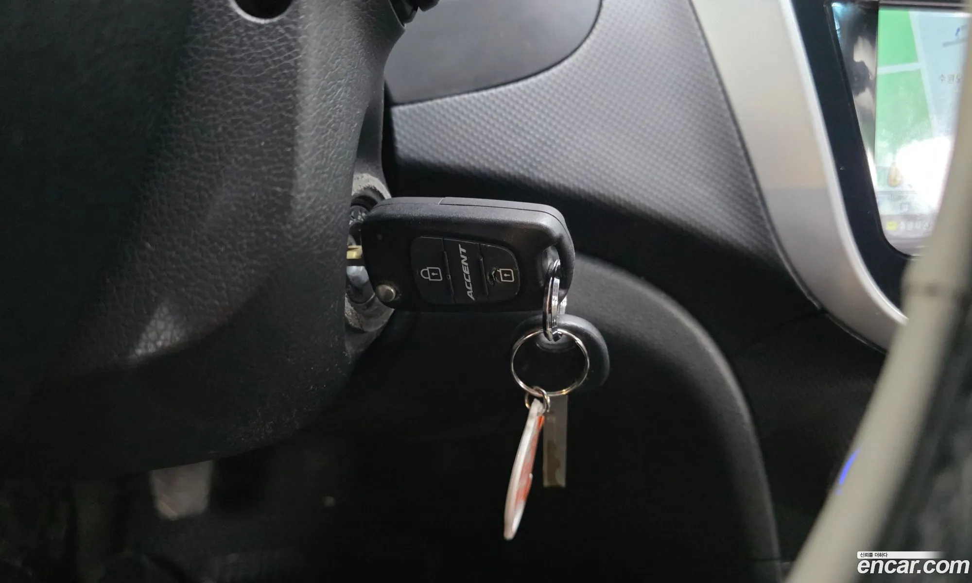 Hyundai Accent 2012 — 28