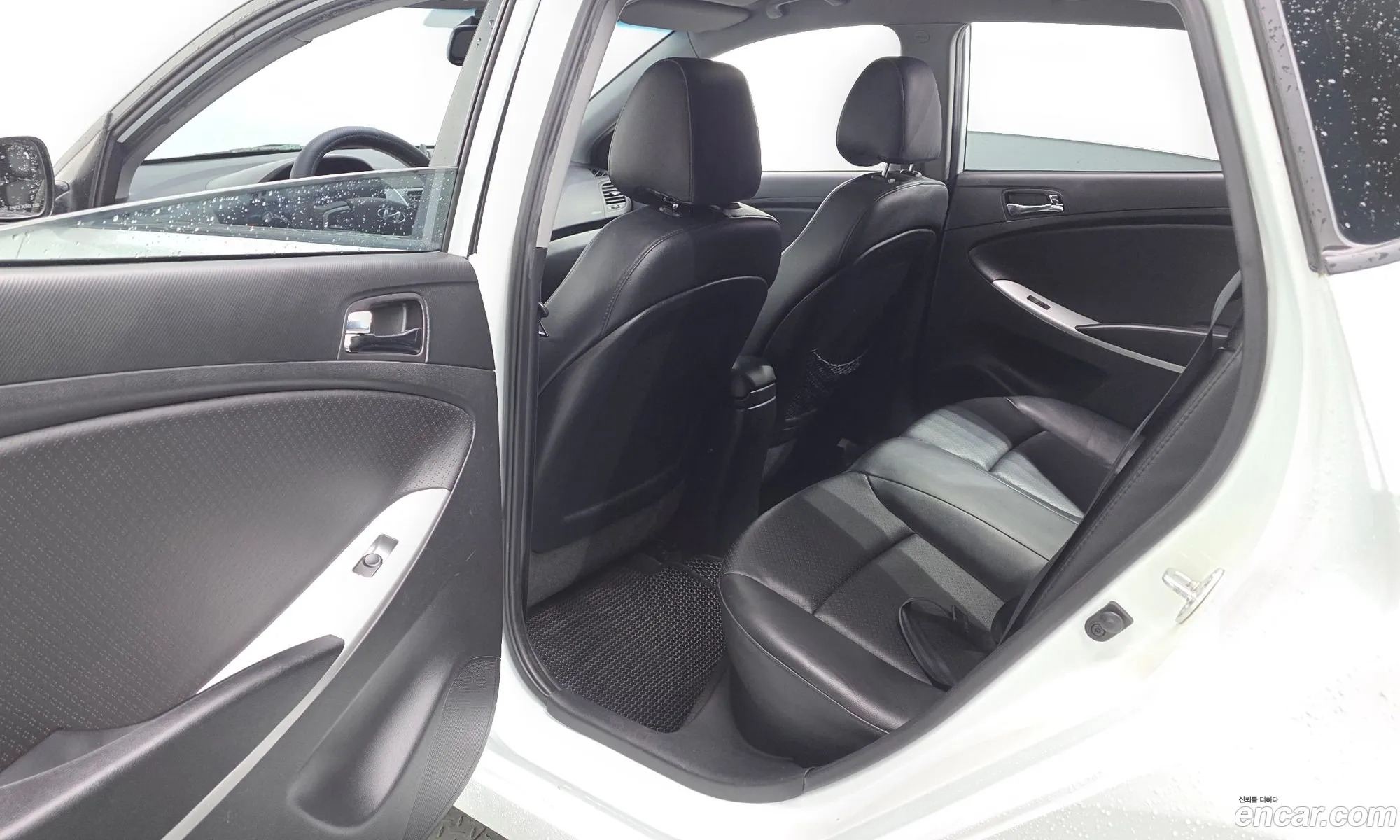 Hyundai Accent 2012 — 21