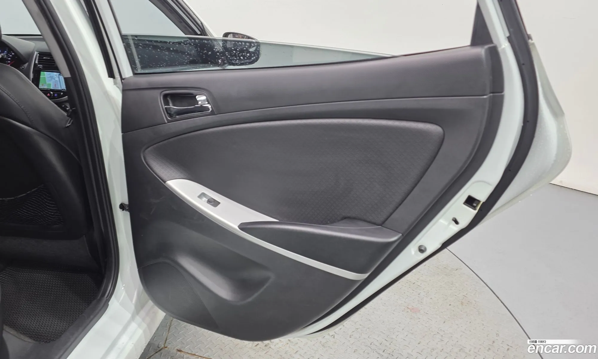 Hyundai Accent 2012 — 27