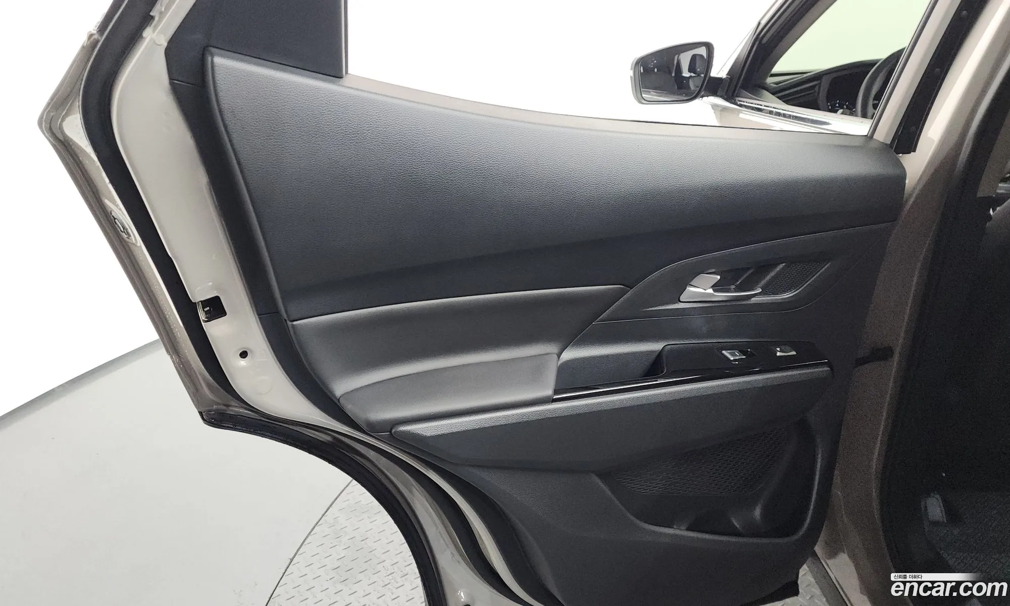 KG Mobility (SsangYong) Beautiful Korando 2024 — 16