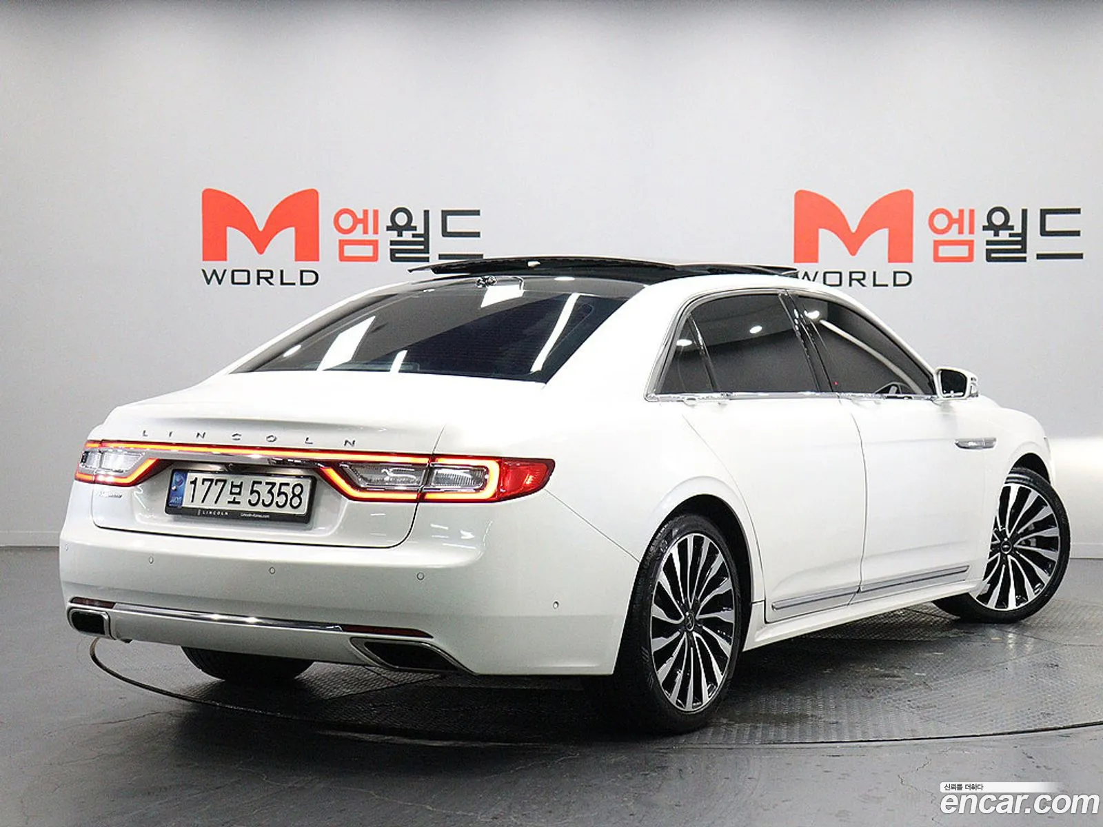 Lincoln Continental 10th Gen 2017 — 13