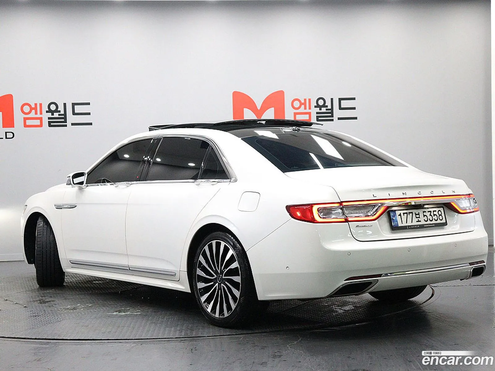 Lincoln Continental 10th Gen 2017 — 10